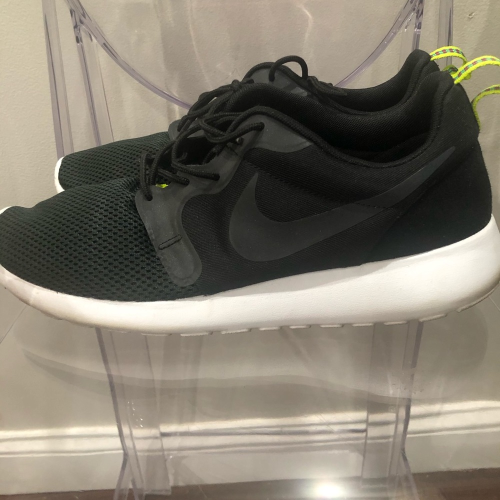 Black nike running sneakers * preowned *